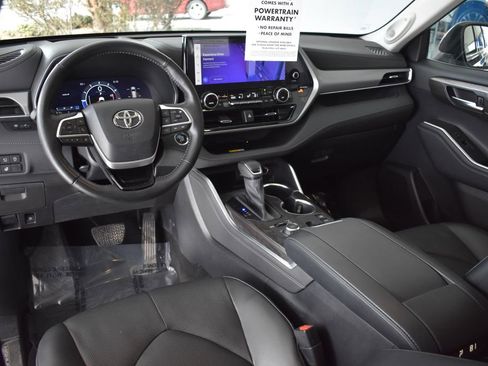 Used 2023 Toyota Highlander Platinum image 18