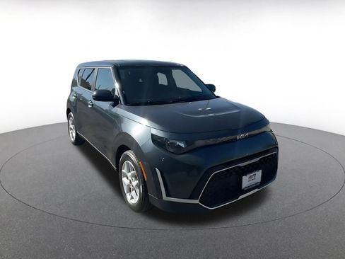Used 2025 Kia Soul LX w/ LX Technology Package image 3