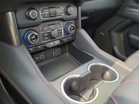 Used 2024 Chevrolet Suburban RST w/ Luxury Package image 28