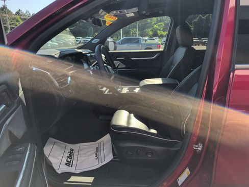 Used 2025 GMC Acadia Denali w/ Super Cruise Package FWD image 18