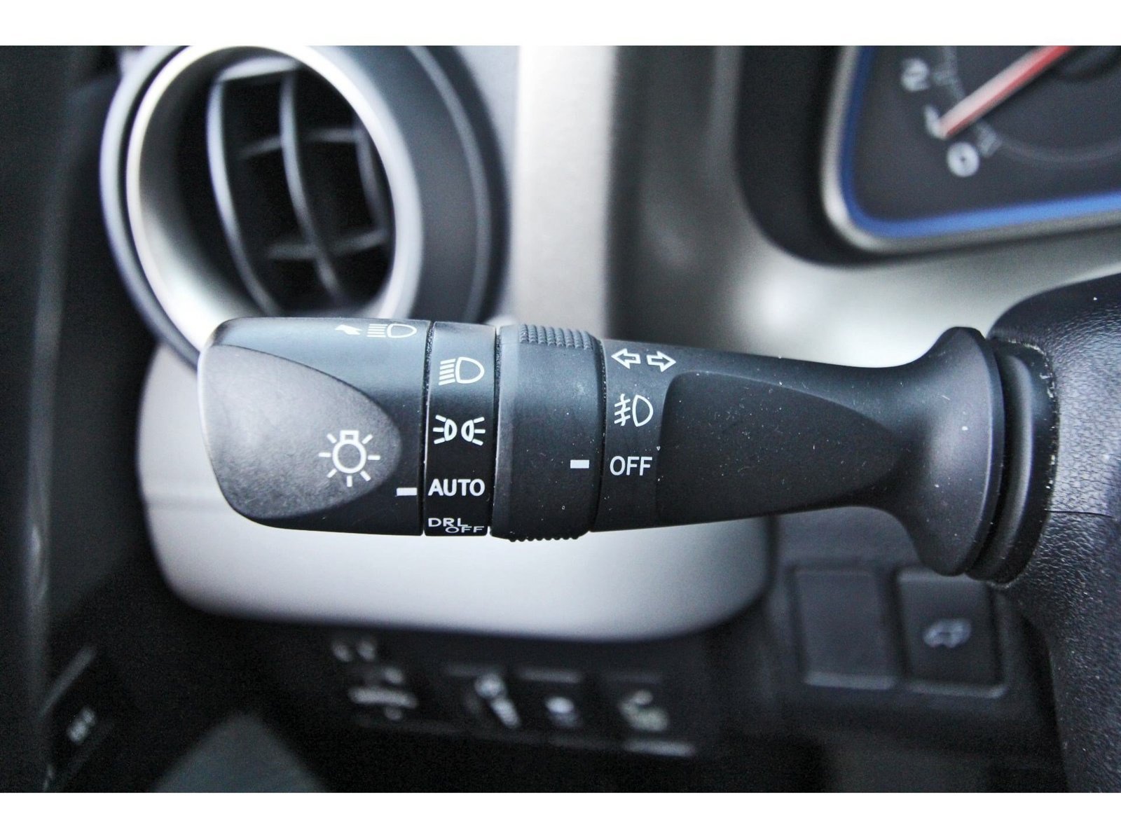 Used 2013 Toyota RAV4 Limited FWD image 17