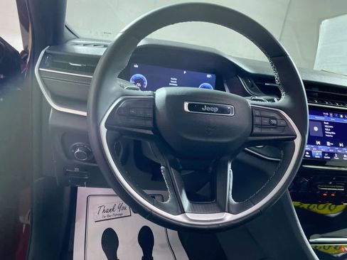 Used 2023 Jeep Grand Cherokee L Laredo image 22