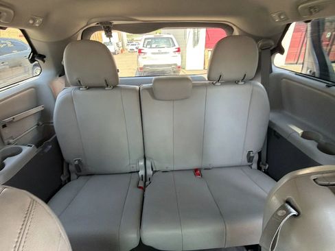 Used 2017 Toyota Sienna XLE w/ XLE Navigation Package FWD image 30