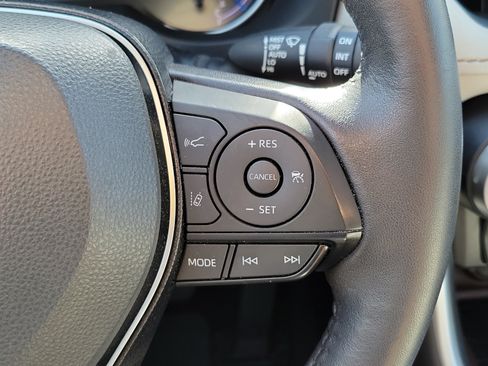 Used 2022 Toyota RAV4 Limited AWD/4WD image 28