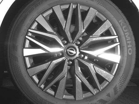 Used 2025 Nissan Altima 2.5 SV FWD image 14