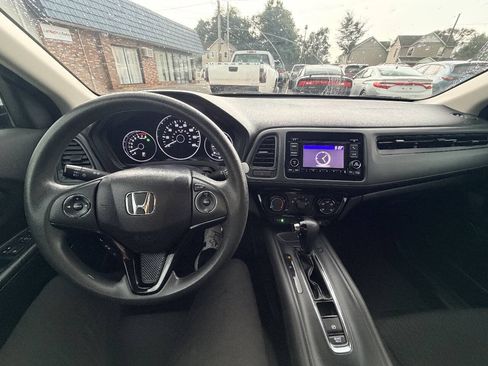 Used 2018 Honda HR-V LX image 5