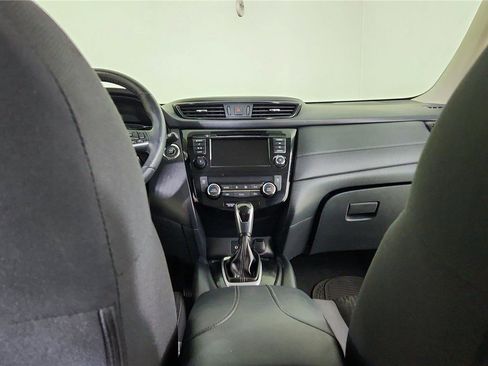 Used 2020 Nissan Rogue SV image 29