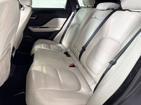 Used 2017 Jaguar F-PACE Prestige image 12