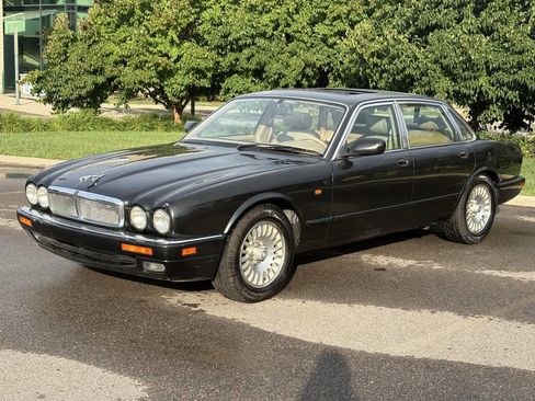Used 1997 Jaguar XJ6 image 2