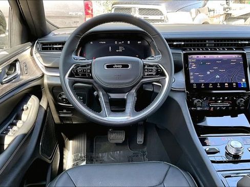 New 2025 Jeep Grand Cherokee Overland image 17