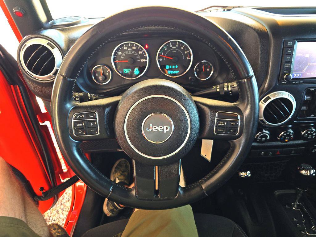 Used 2015 Jeep Wrangler Unlimited Rubicon w/ Connectivity Group AWD/4WD image 19