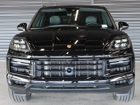 Used 2024 Porsche Cayenne Coupe AWD/4WD image 8