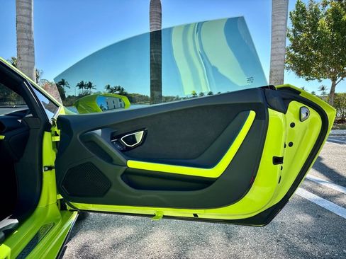 Used 2022 Lamborghini Huracan EVO RWD image 20