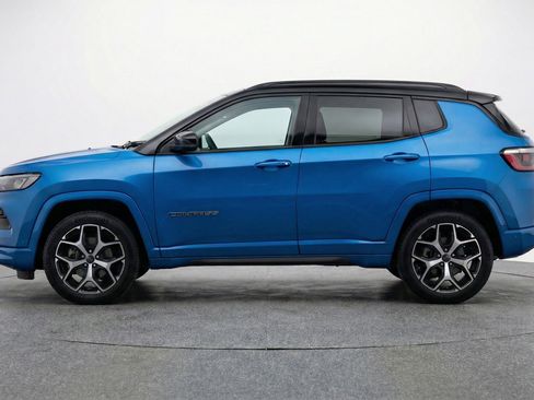 Used 2025 Jeep Compass Limited AWD/4WD image 5