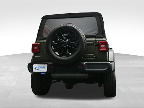 Used 2024 Jeep Wrangler Unlimited Sahara w/ Technology Group AWD/4WD image 37