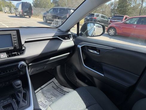 Used 2022 Toyota RAV4 XLE image 22