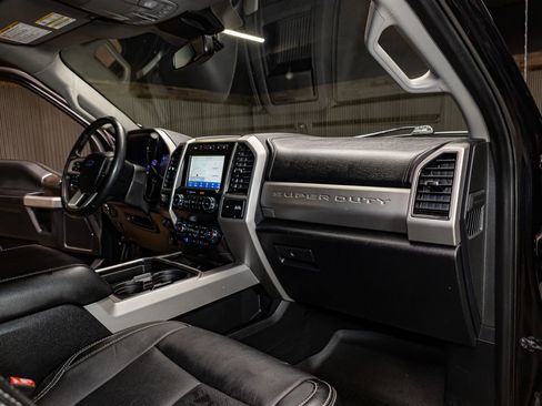 Used 2020 Ford F250 Lariat image 19