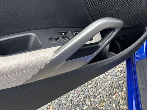 Used 2012 Hyundai Veloster w/ Style Pkg FWD image 17