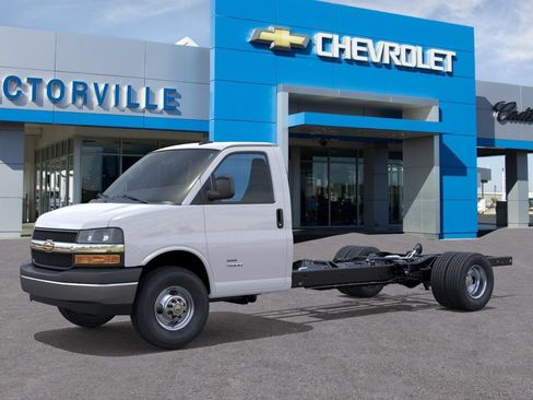 New 2025 Chevrolet Express 4500 w/ Power Convenience Package RWD image 2