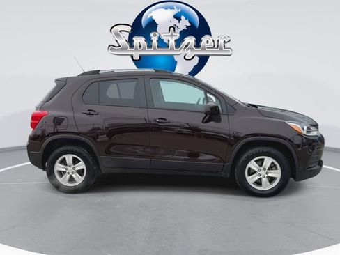 Certified 2022 Chevrolet Trax LT w/ LT Convenience Package image 10