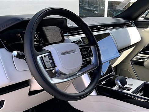 New 2026 Land Rover Range Rover Long Wheelbase SE image 6