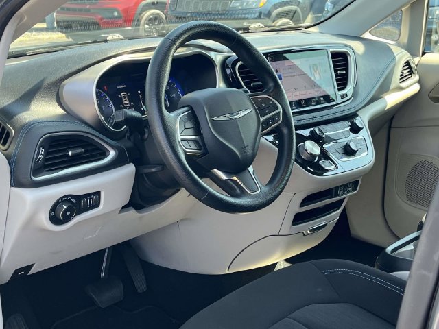 Certified 2021 Chrysler Pacifica Touring FWD image 12