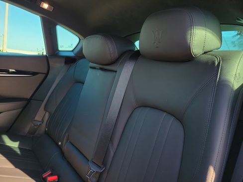 Used 2021 Maserati Levante Base image 14