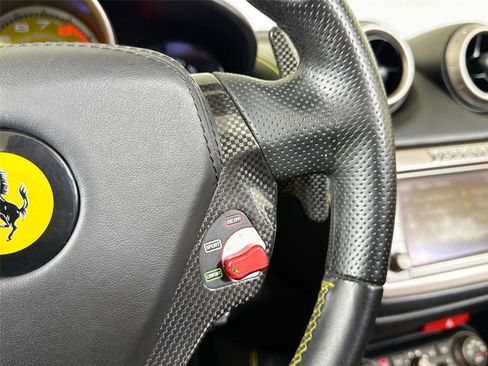 Used 2014 Ferrari California image 14