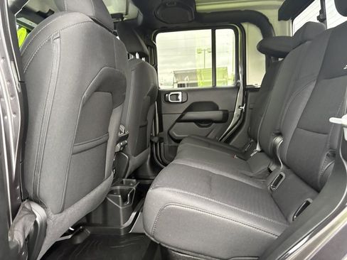 Used 2020 Jeep Gladiator Overland image 32