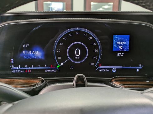 Used 2023 Cadillac Escalade ESV Premium Luxury image 15