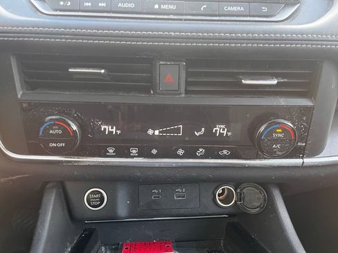 Used 2023 Nissan Rogue SV image 13