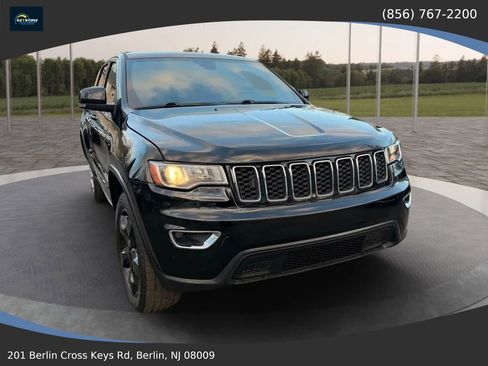 Used 2017 Jeep Grand Cherokee Limited image 1