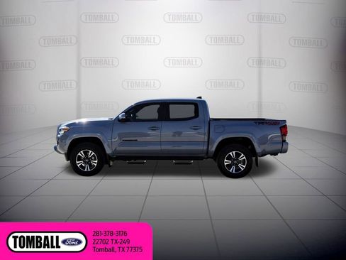 Used 2019 Toyota Tacoma TRD Sport image 4