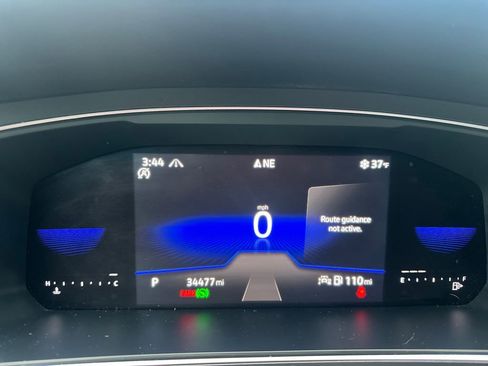 Used 2022 Volkswagen Tiguan SE image 8