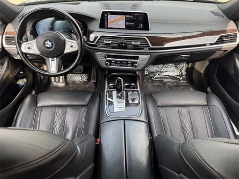 Used 2022 BMW 750i xDrive w/ M Sport Package image 12