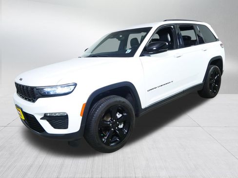 Used 2024 Jeep Grand Cherokee Limited w/ Black Appearance Package AWD/4WD image 3