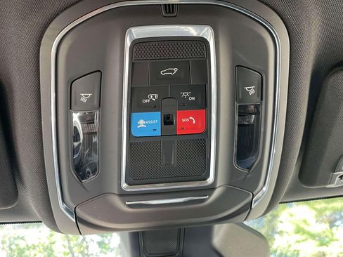 Used 2024 Jeep Grand Cherokee L Limited AWD/4WD image 33