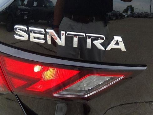Used 2025 Nissan Sentra SV FWD image 10
