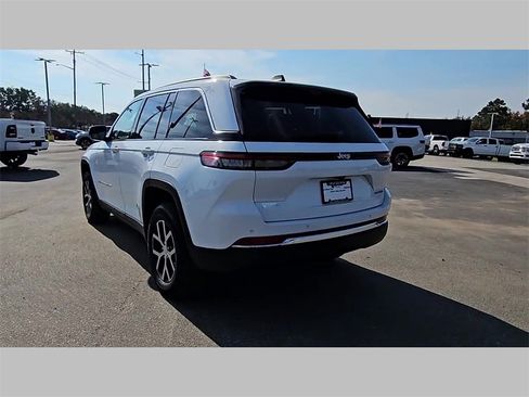 Used 2024 Jeep Grand Cherokee Limited w/ Luxury Tech Group II image 32