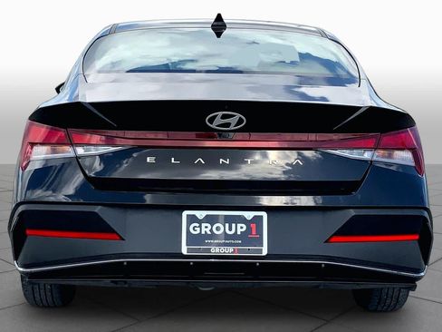 Used 2024 Hyundai Elantra SEL FWD image 5