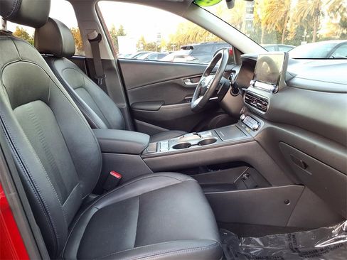 Used 2022 Hyundai Kona Limited w/ Cargo Package image 10