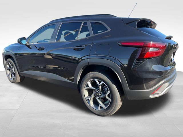 Used 2025 Chevrolet Trax LT FWD image 3