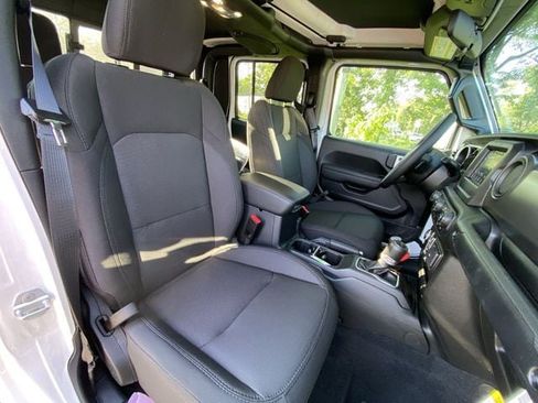 Used 2023 Jeep Gladiator Sport AWD/4WD image 14