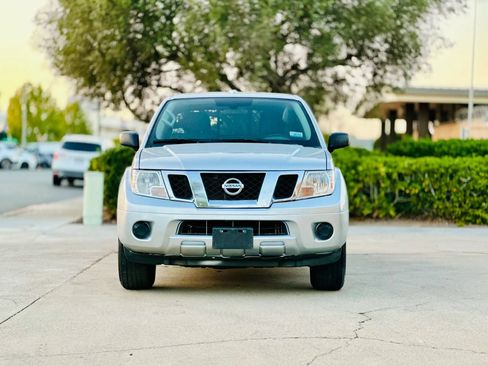 Used 2018 Nissan Frontier SV RWD image 3