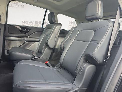 New 2026 Lincoln Aviator AWD image 13