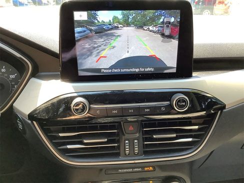 Used 2021 Ford Escape SE image 21