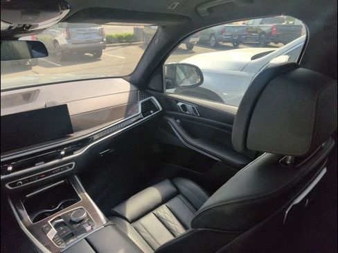 Used 2024 BMW X7 M60i w/ M Sport Professional Package image 30