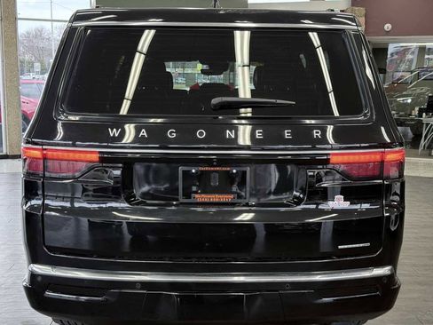 Used 2024 Jeep Wagoneer L Series III w/ Flexible Seating Group AWD/4WD image 14