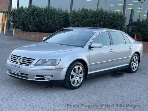 Used 2004 Volkswagen Phaeton V8 AWD/4WD image 3