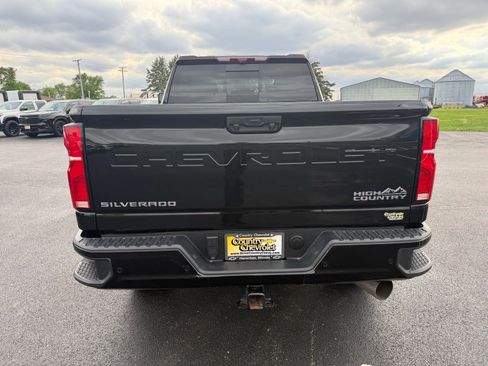 Used 2024 Chevrolet Silverado 2500 High Country w/ High Country Premium Package AWD/4WD image 4